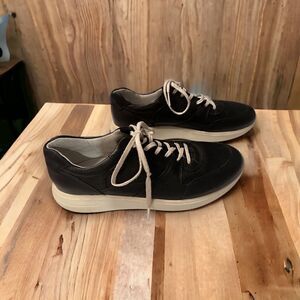 Ecco Soft 7 Runner Sneakers Women’s Size 9 Black White Soles